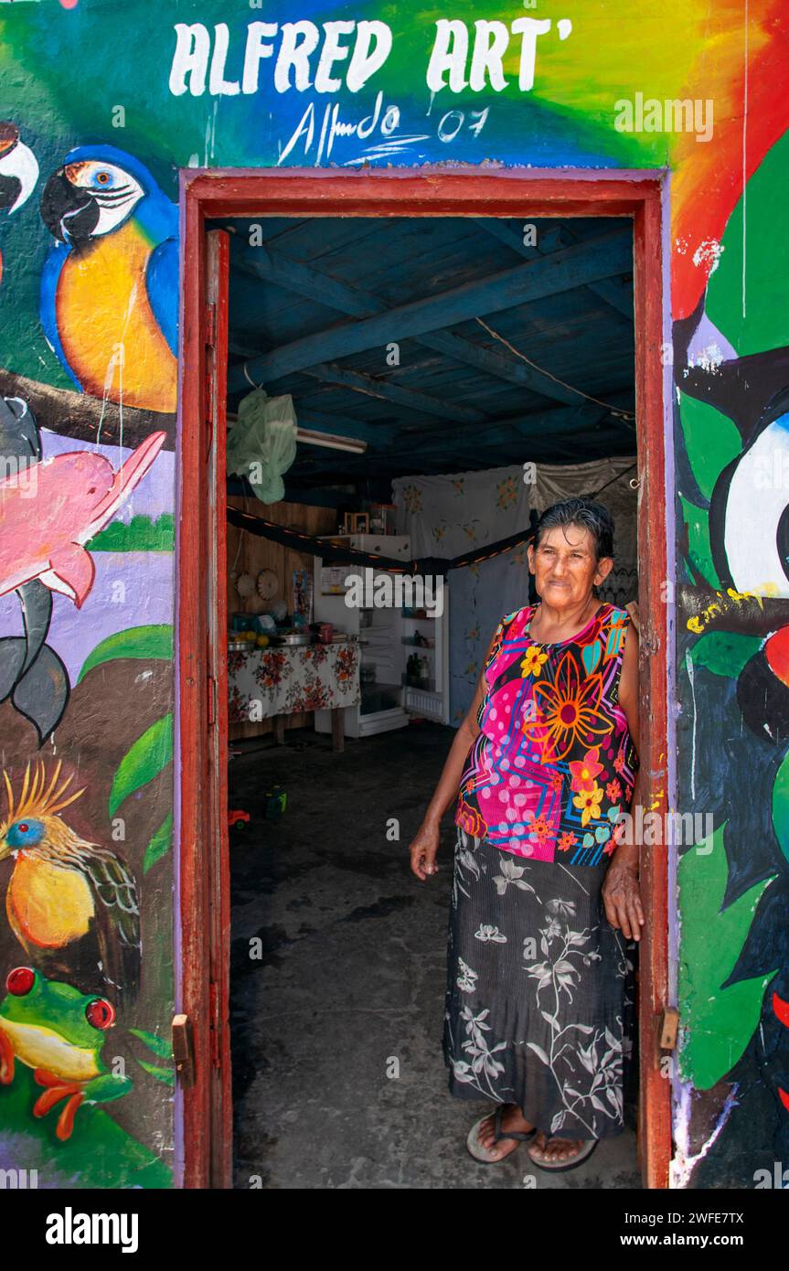 Artisanal Center - Prospero-Straße in IQUITOS. Abteilung von Loreto. Peru Stockfoto