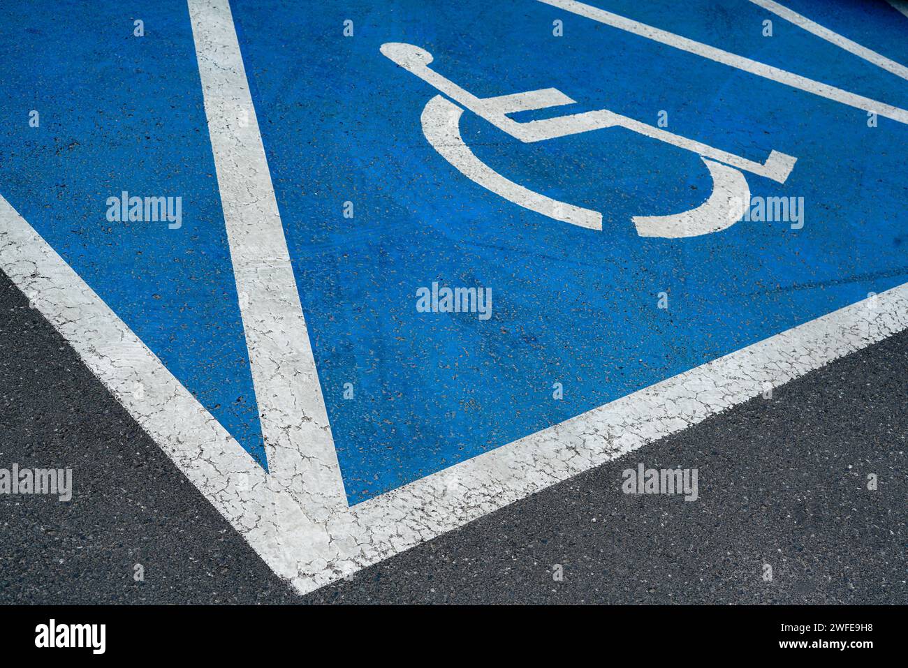Behindertenparkplätze. Stockfoto