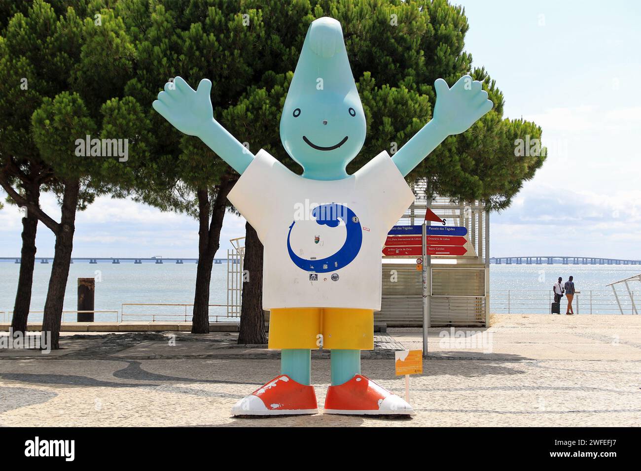 Das Maskottchen der Expo 98 im Park der Nationen Lissabon wurde vom portugiesischen Duo António Modesto und dem Bildhauer Artur Moreira entworfen. Der Name ist Gil, nach dem portugiesischen Seefahrer Gil Eanes. Stockfoto