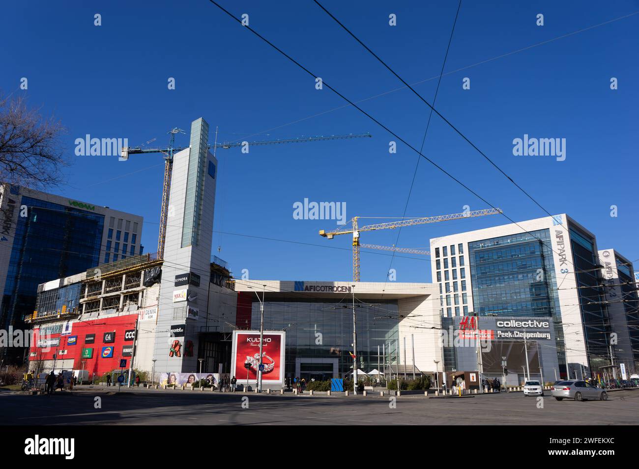 Bukarest, Rumänien - 16. Januar 2024: AFI Cotroceni, das größte Einkaufszentrum Rumäniens, in Bukarest. Stockfoto