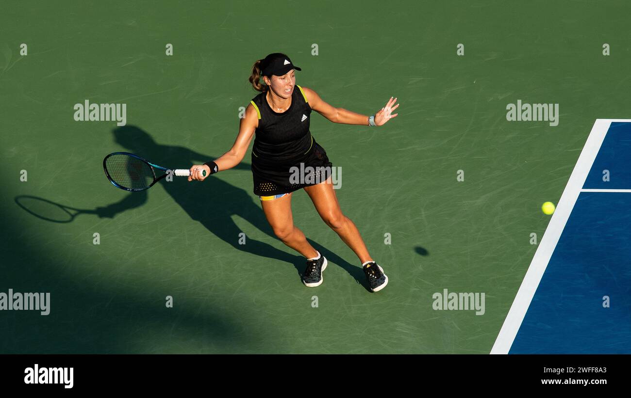 Cori Gauff von United States gegen Jessica Pegula von Unites States während ihres Einzel-Runde-1-Spiels im Rahmen der Dubai Duty Free Tennis Championships WTA 500 am 14. Februar 2022 in Dubai, Vereinigte Arabische Emirate. Foto von Victor Fraile / Power Sport Images Stockfoto