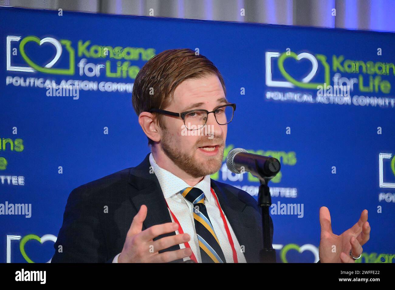 OVERLAND PARK, KANSAS - 27. JANUAR 2024 Peter Northcott, Executive Director, Kansans for Life Political Action Committee, spricht beim jährlichen Mittagessen von Kansans for Life auf der Kansas State GOP Convention im Marriott Hotel Stockfoto