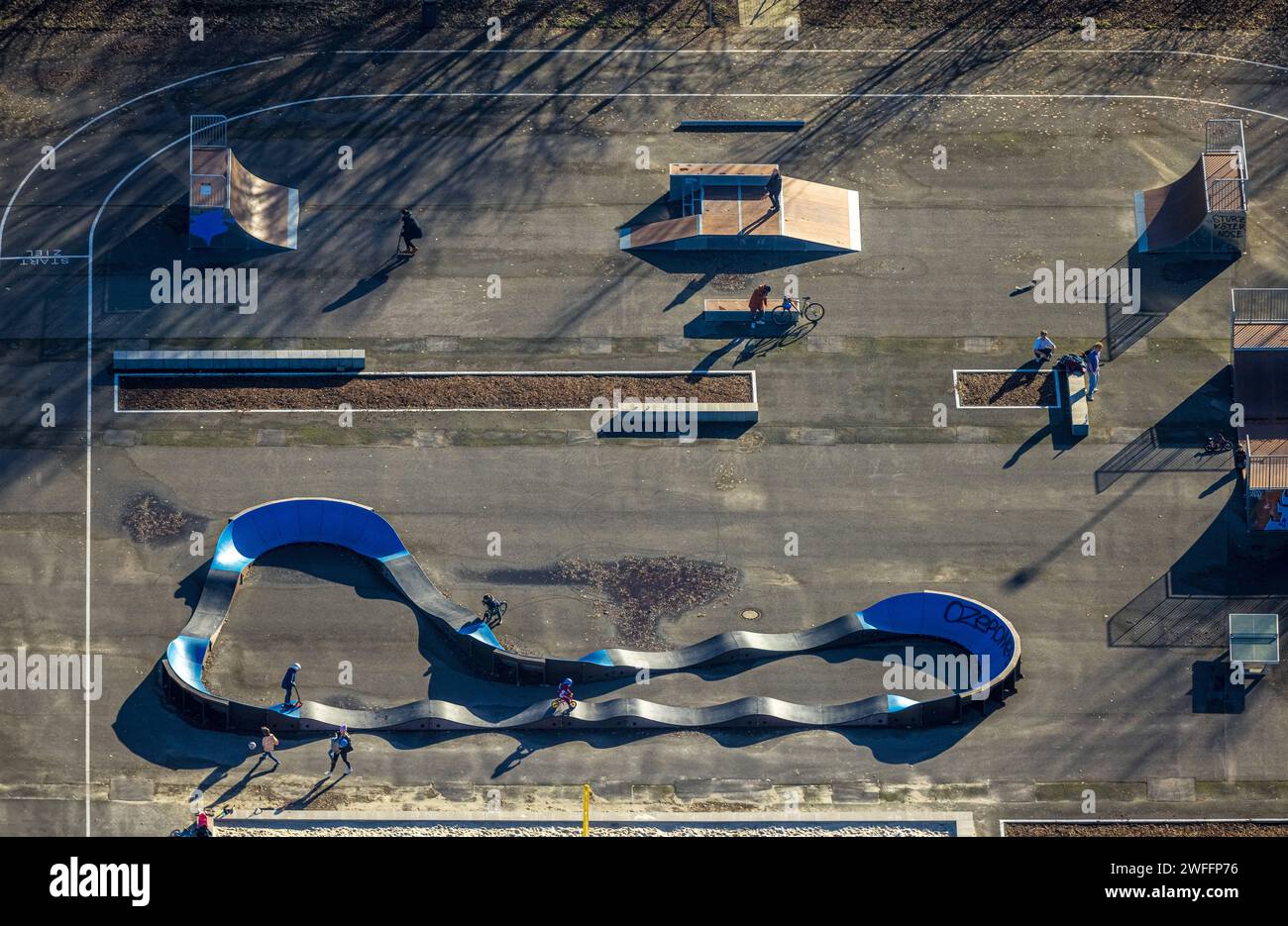 Luftbild, Skatepark und Sportplatz auf der Heide, Altenbochum, Bochum, Ruhrgebiet, Nordrhein-Westfalen, Deutschland ACHTUNGxMINDESTHONORARx60xEURO *** Luftansicht, Skatepark und Sportplatz auf der Heide, Altenbochum, Bochum, Ruhrgebiet, Nordrhein-Westfalen, Deutschland ATTENTIONxMINDESTHONORARx60xEURO Stockfoto