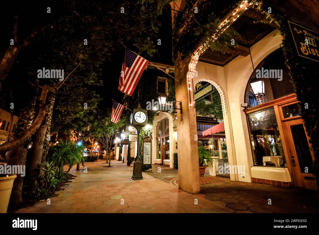 Nacht auf der State Street - Santa Barbara, Kalifornien Stockfoto
