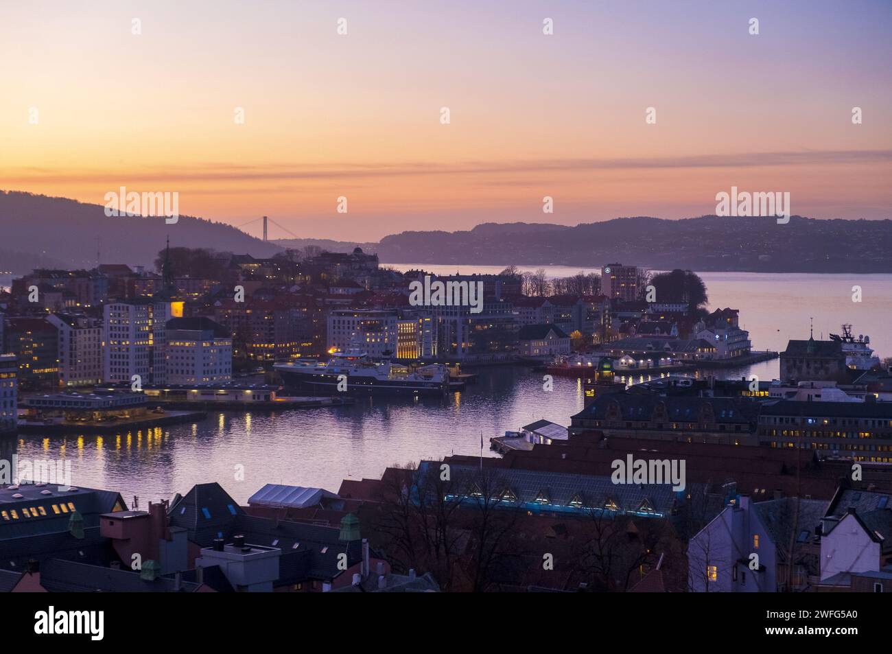 Bergen, Norwegen, mit Blick auf den Hafen an einem sonnigen Januartag Stockfoto