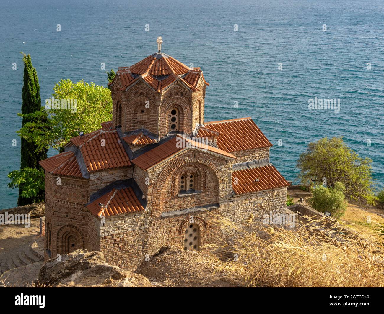 Ohrid, Ohrid, Nordmakedonien: Blick auf die Kirche St. John in Kaneo in Ohrid. Stockfoto