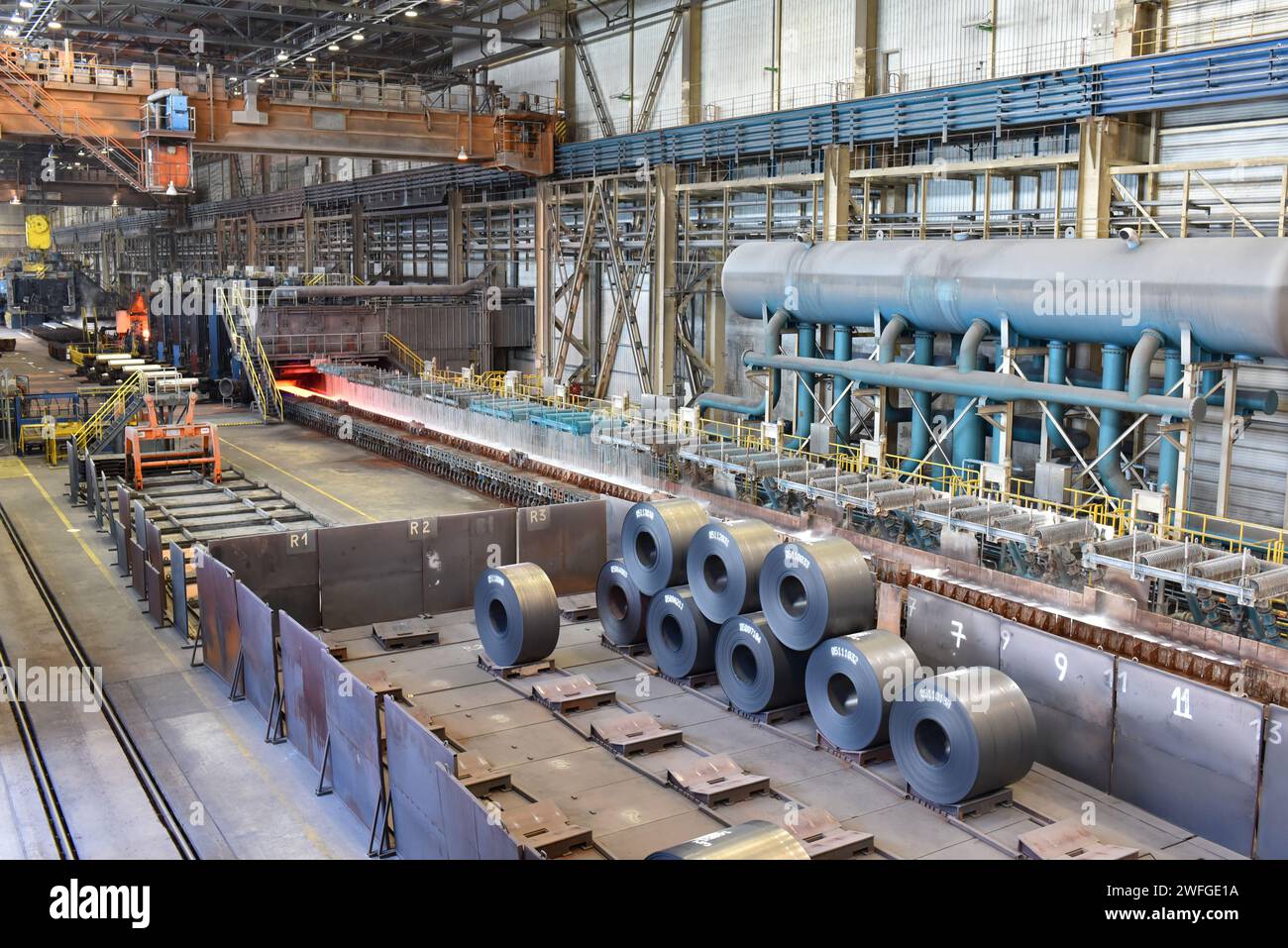 Industrielle Anlage für die Produktion von Blechen in einem Stahlwerk Stockfoto