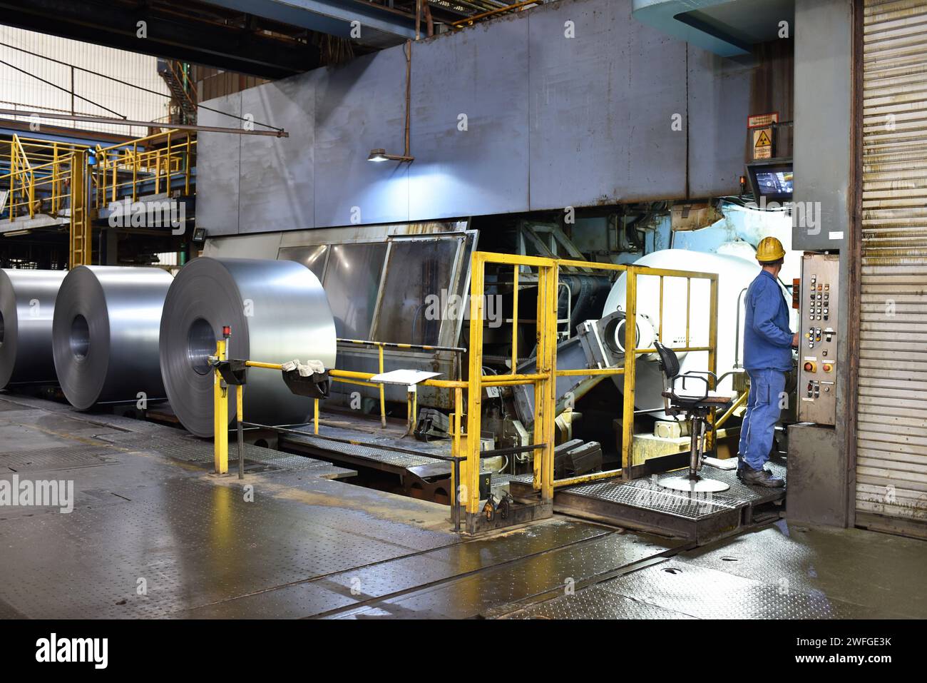 Industrielle Anlage für die Produktion von Blechen in einem Stahlwerk Stockfoto
