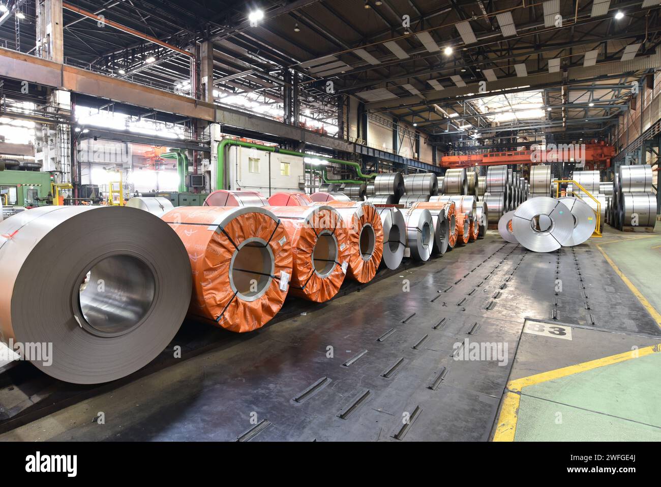 Industrielle Anlage für die Produktion von Blechen in einem Stahlwerk Stockfoto