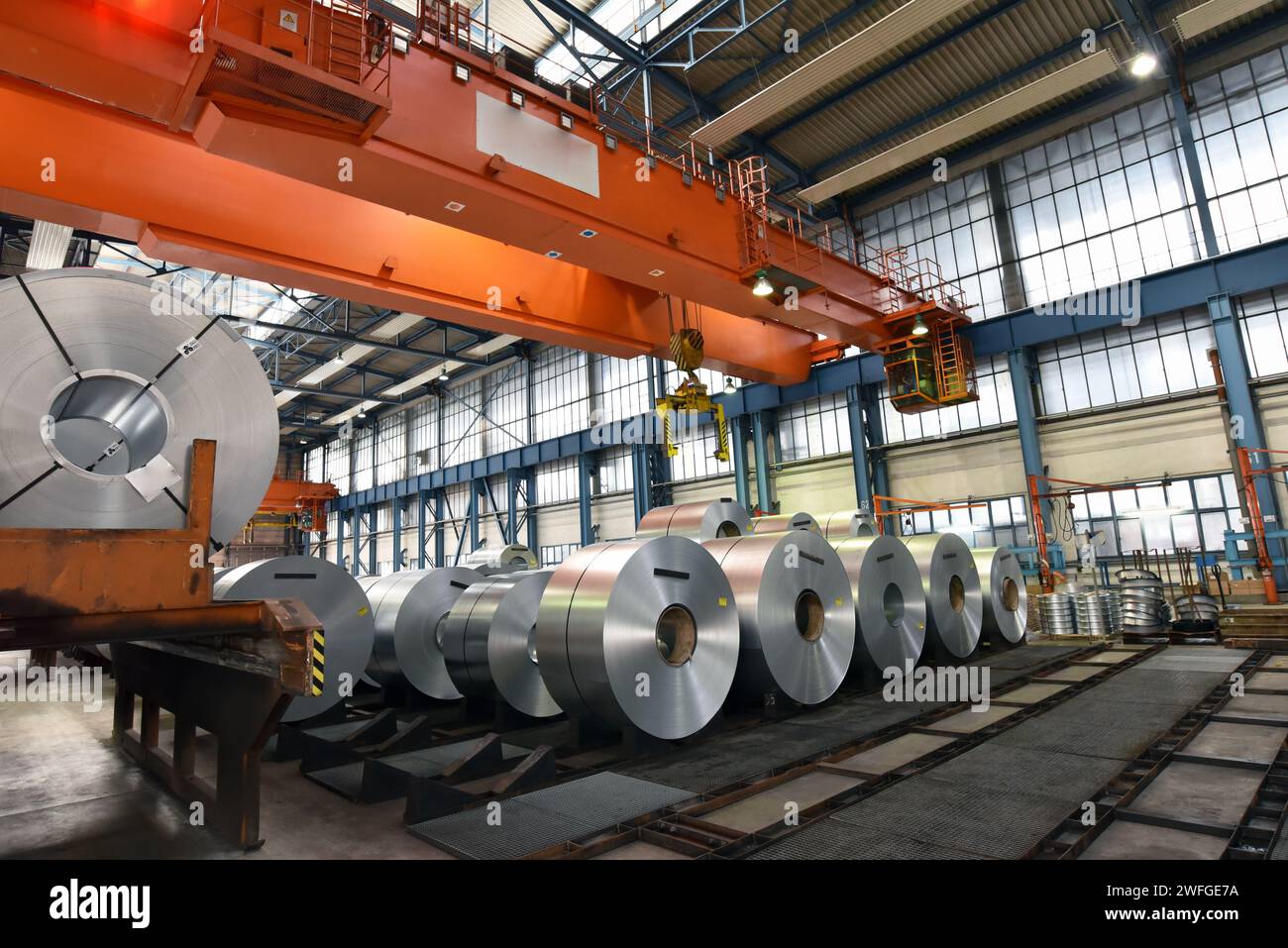 Industrielle Anlage für die Produktion von Blechen in einem Stahlwerk Stockfoto