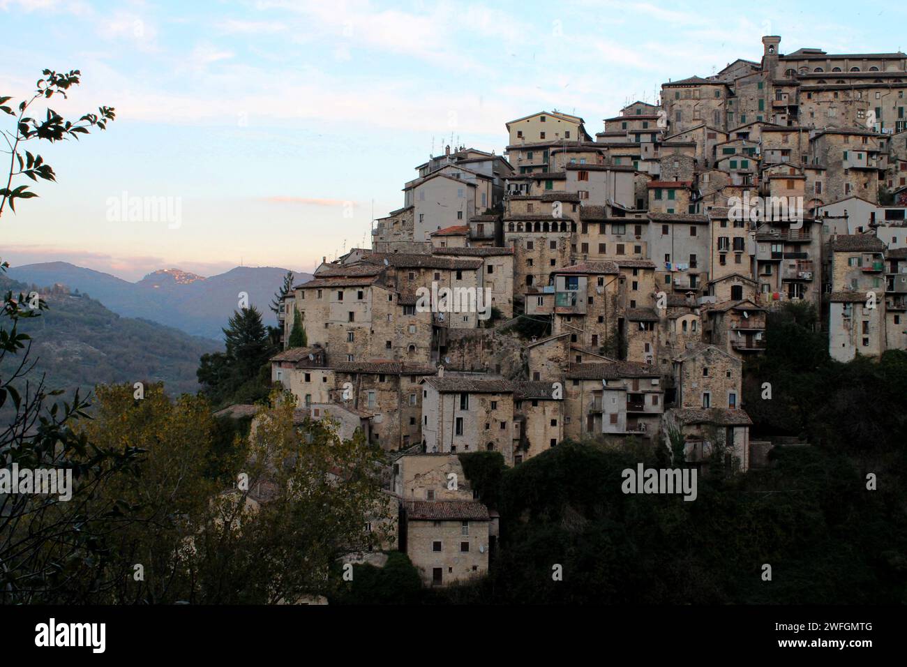 Vista di Anticoli Corrado, borgo medievale d'Italia Stockfoto