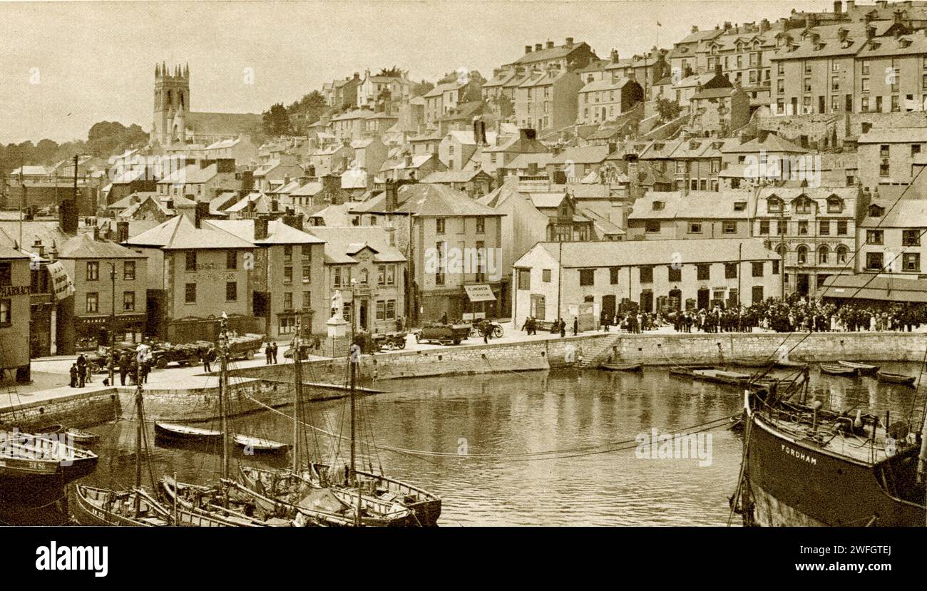 Phtotograph Brixham, Torbay, Devon - Hafenszene. Aus dem Buch Glorious Devon. Von S.P.B. Mais, veröffentlicht von der London Great Western Railway Company, 1928 Stockfoto