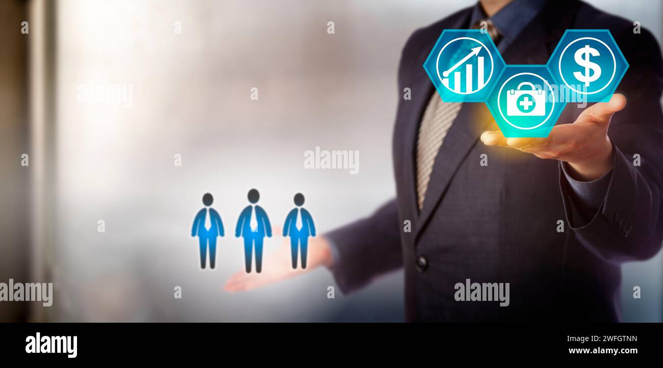 Nicht erkennbarer Geschäftsleiter, der die steigenden Kosten der Gesundheitsversorgung gegen seine Mitarbeiter abwägt. Gesundheits- und HR-Konzept für medizinische Ausgaben, Corporate Stockfoto