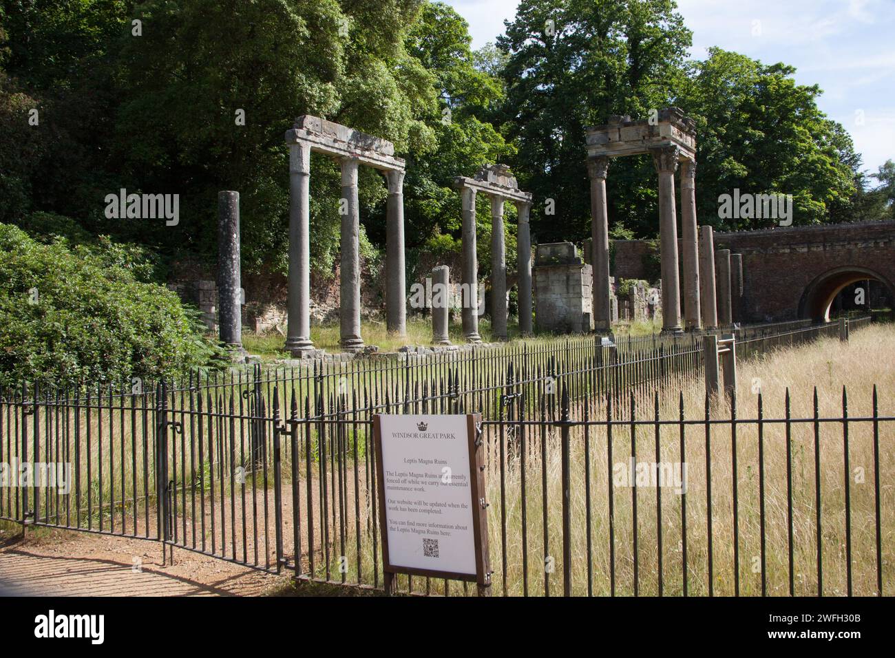 Die Ruinen von Leptis Magna im Windsor Great Park in Surrey im Vereinigten Königreich Stockfoto
