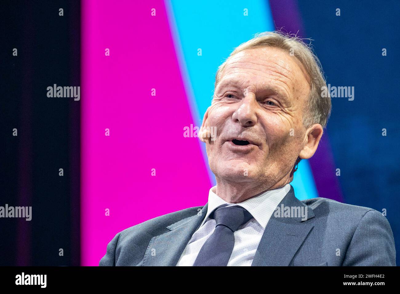 SPOBIS Conference 2024 Hans Joachim Watzke Geschäftsführer von Borussia Dortmund spricht während der Podiumsrunde auf dem Sportbusiness Kongress SPOBIS am 31.01.24 im CCH Congress Center Hamburg. Hamburg CCH Congress Center Hamburg Deutschland *** SPOBIS Conference 2024 Hans Joachim Watzke Geschäftsführer Borussia Dortmund spricht während der Podiumsdiskussion auf der SPOBIS Sports Business Conference am 31 01 24 im CCH Congress Center Hamburg CCH Congress Center Hamburg Hamburg Copyright: XThomasxHaeslerx Stockfoto