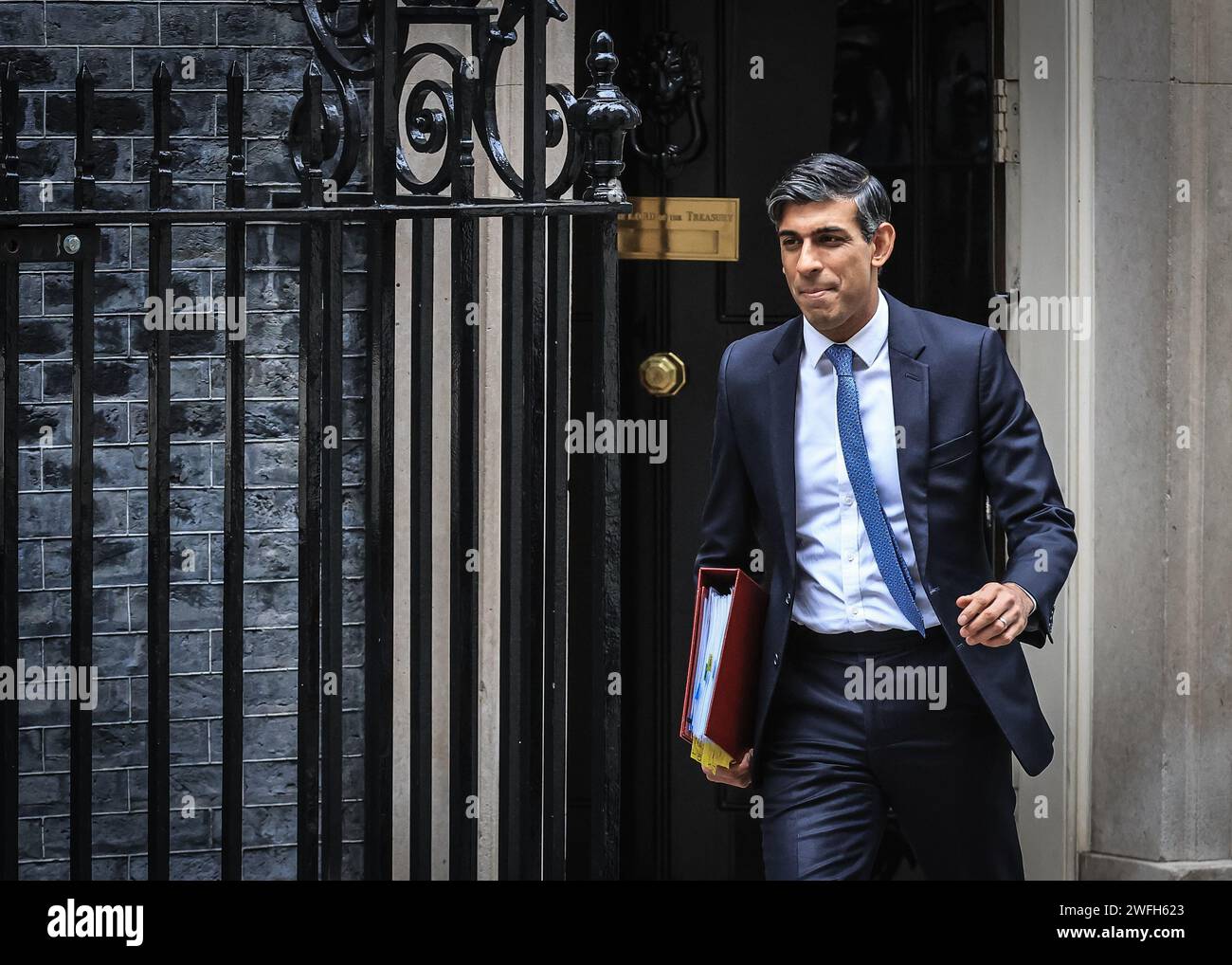 London, Großbritannien. Januar 31, 2024. Rishi Sunak, Abgeordneter, Premierminister des Vereinigten Königreichs, verlässt die Downing Street 10, um heute an den Fragen des Premierministers (PMQ) im Parlament teilzunehmen. Quelle: Imageplotter/Alamy Live News Stockfoto