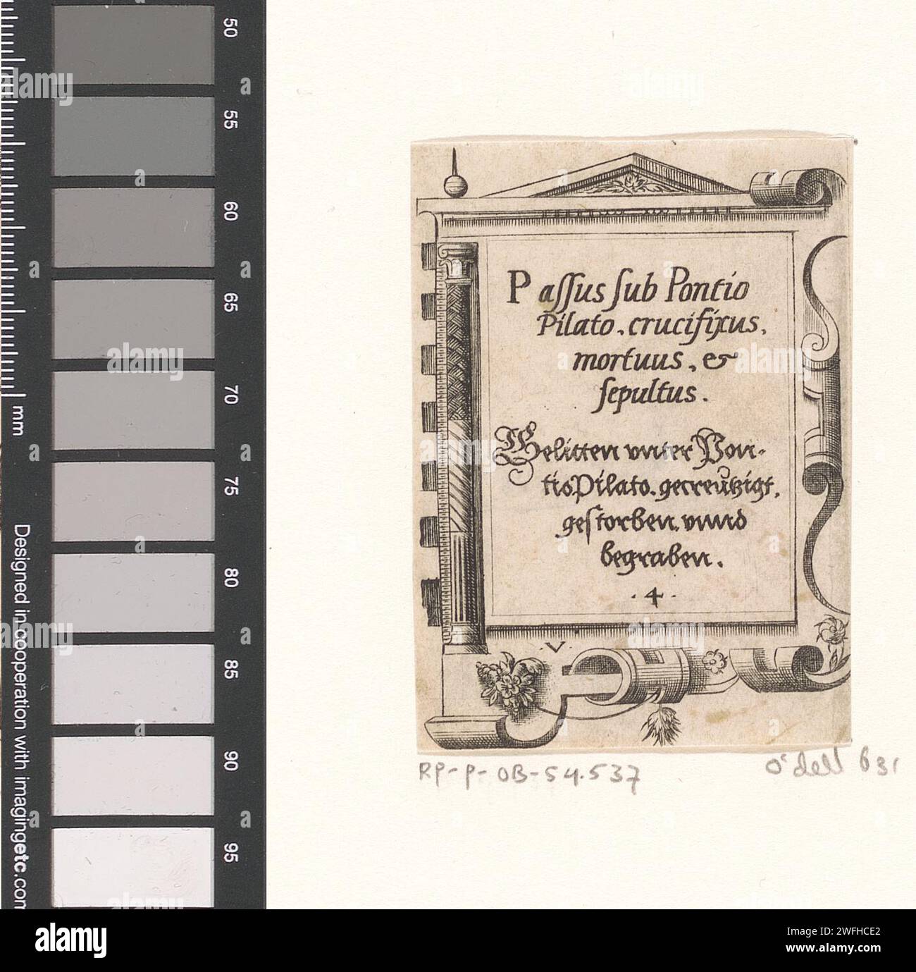 Gebet in lateinischer und deutscher Sprache in einem Rollenwerk Framing, Virgilius Solis, 1568 Druck nummeriert in der Mitte: 4. Nürnberger Papiergravur / Ätzung Scrollwerk, Strapwork ~ Ornament Stockfoto