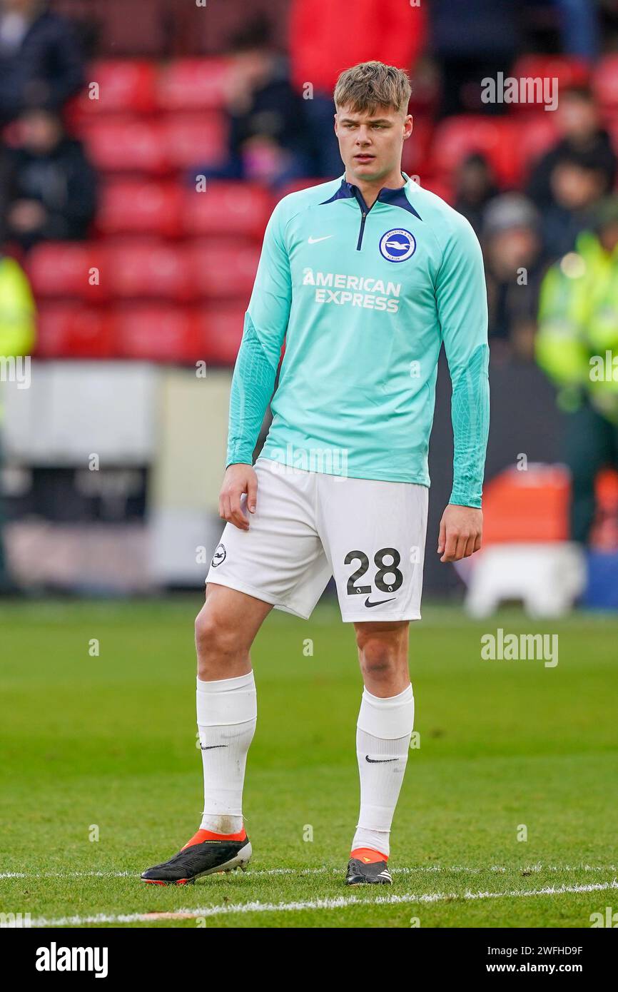 Sheffield, Großbritannien. Januar 2024. Evan Ferguson aus Brighton wärmt sich beim Spiel der 4. Runde des Sheffield United FC gegen Brighton & Hove Albion FC Emirates FA Cup in der Bramall Lane, Sheffield, England, Großbritannien am 27. Januar 2024 Credit: Every Second Media/Alamy Live News Stockfoto