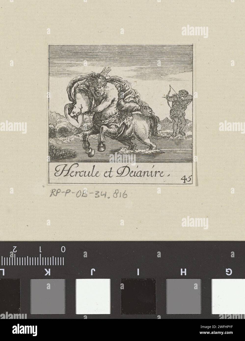 Hercules en deianira, Anonym, nach Stefano Della Bella, 1620 - 1664 Druck. Spielkarte Spielkarte mit einer Darstellung von Deianira, die von Nessus genommen wird. Herkules ist im Hintergrund und fokussiert seinen Pfeil und Bogen auf den Zentauren. Herkules erschießt Nessus, den Zentauren, der versucht, Deianira abzuwehren Stockfoto