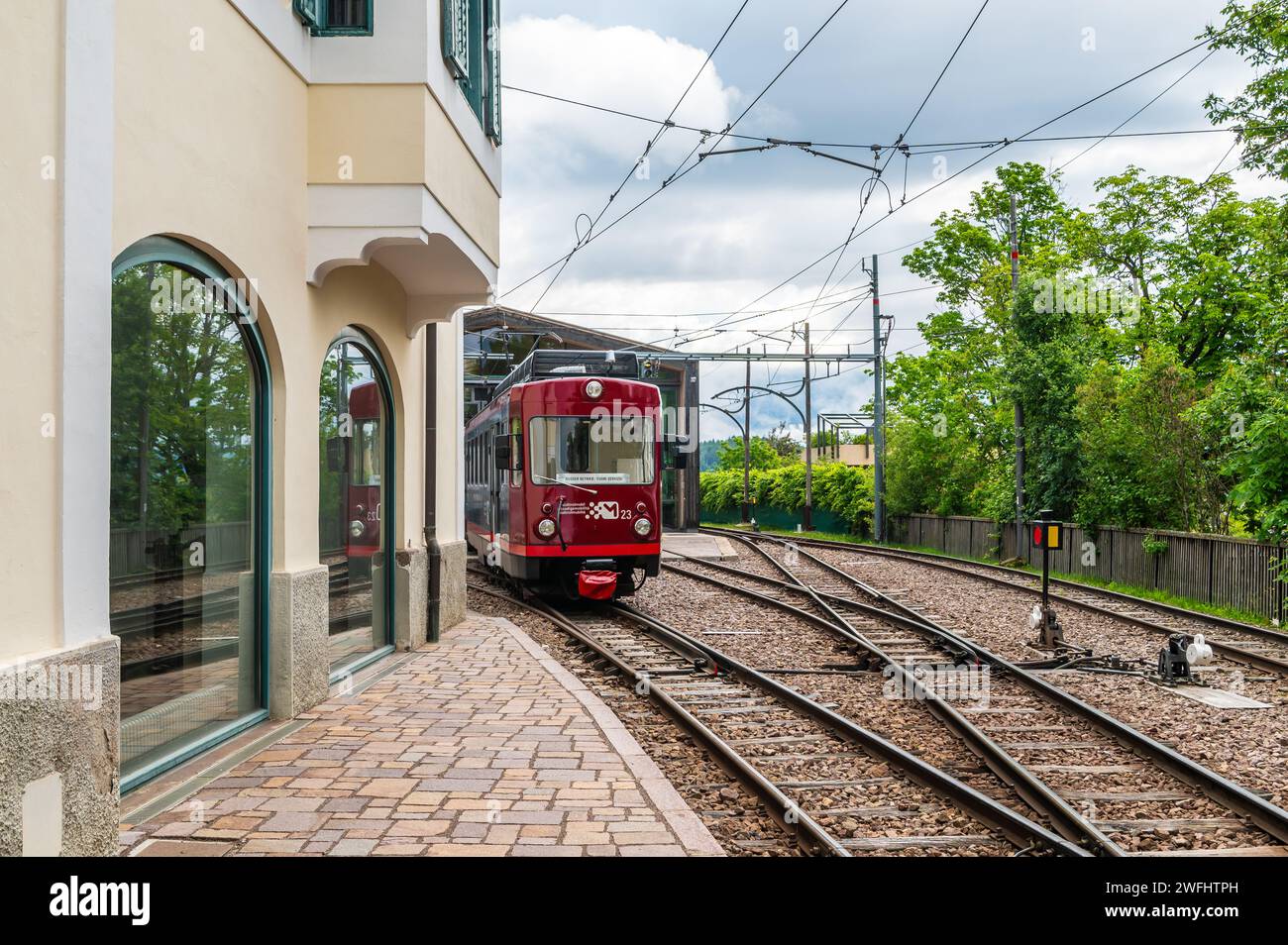 Bahnhof Ritten. Soprabolzen, kleines und malerisches Dorf, Provinz Bozen, Südtirol, Trentino Südtirol, Norditalien, Juni Stockfoto