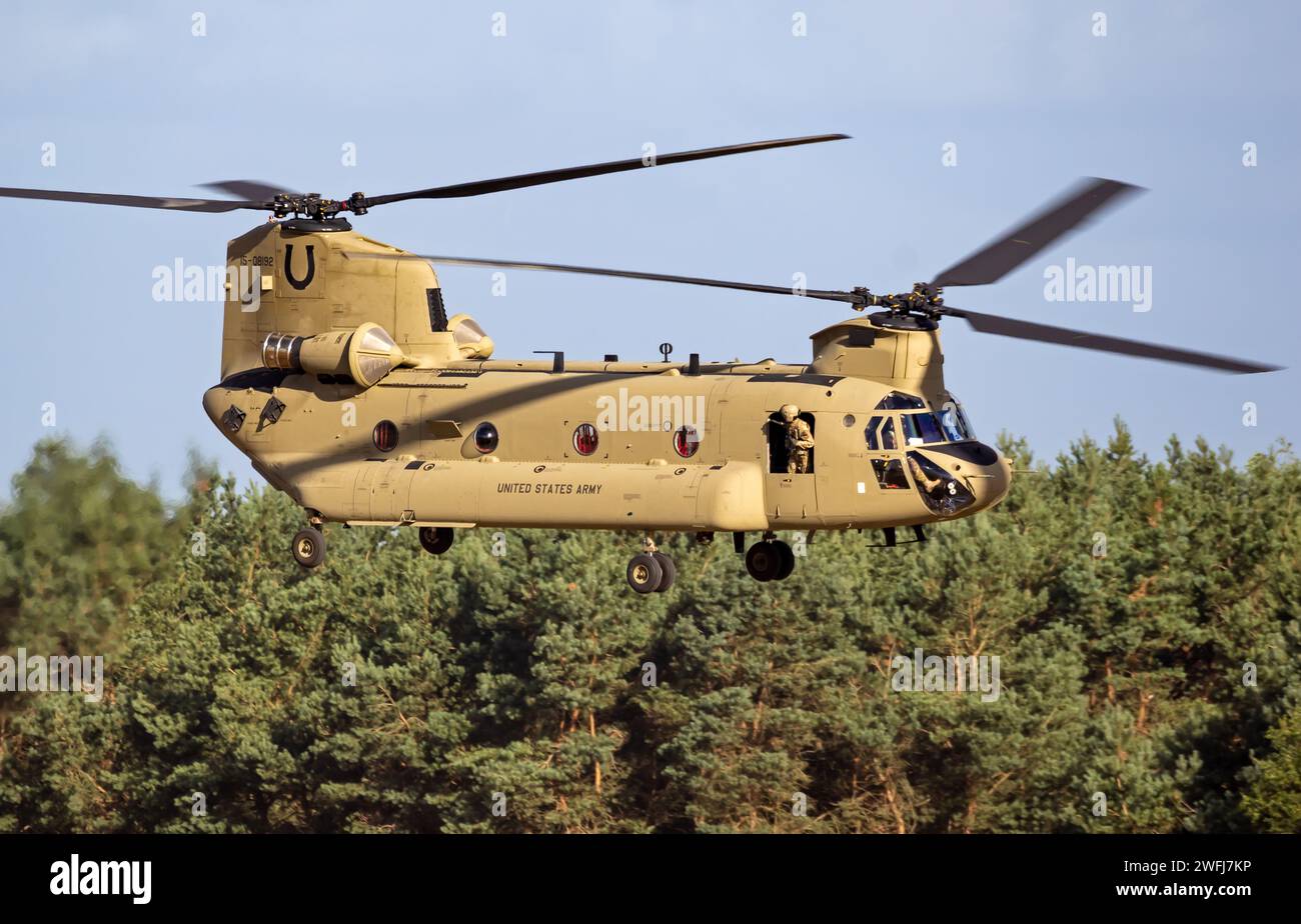 US Army Boeing CH-47F Chinook Transporthubschrauber startet. USA - 22. Juni 2018 Stockfoto