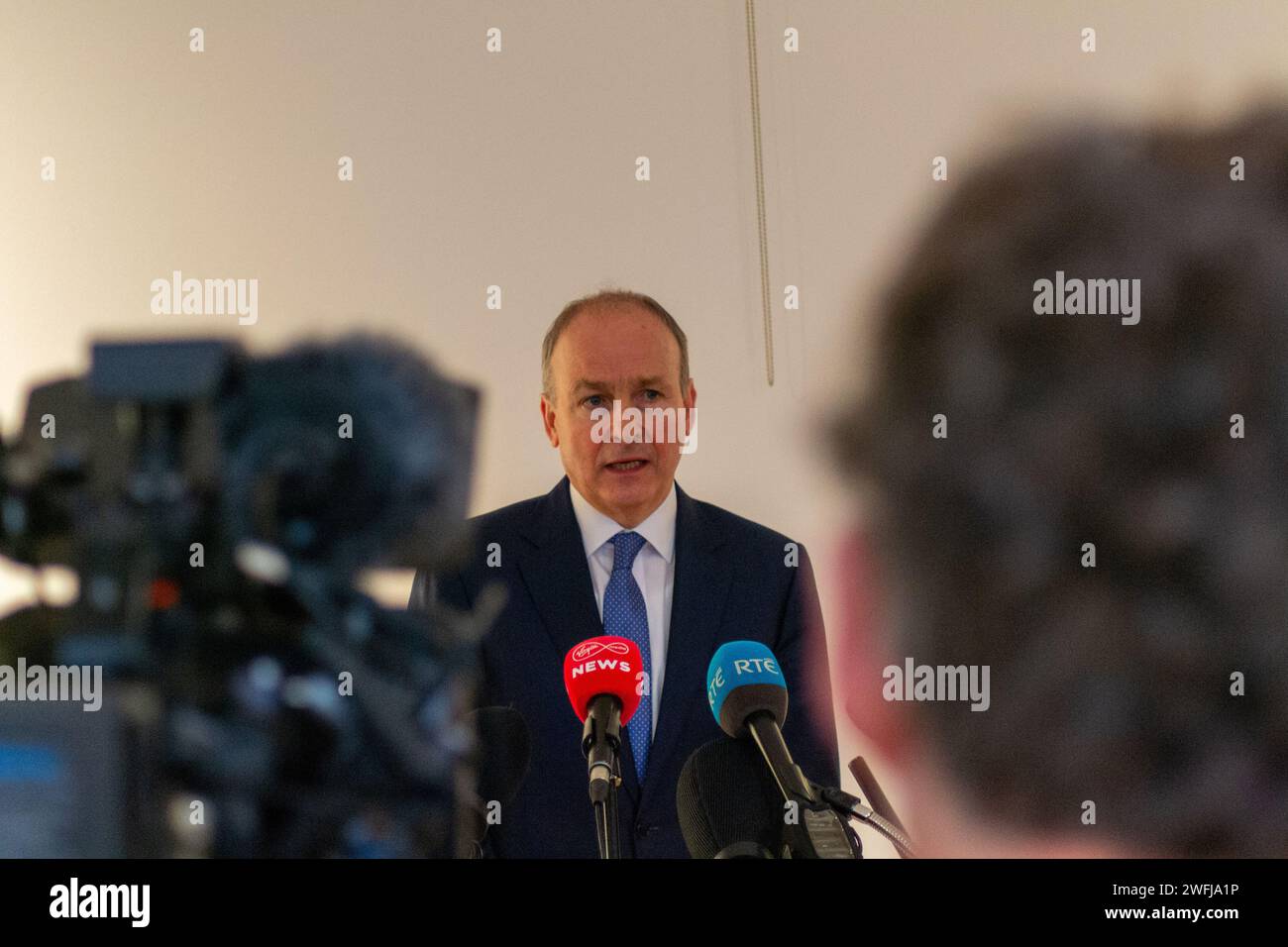 Belfast, Großbritannien, 31 01 2024, Micheál Martin spricht im Ulster Museum vor den Medien Credit: HeadlineX/Alamy Stockfoto