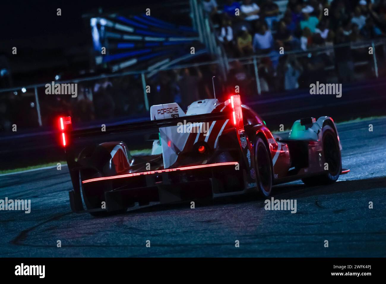 Daytona, Vereinigte Staaten. Januar 2024. Daytona: 24h in Daytona am 28. Januar 2024 (Foto: Jürgen Tap) Credit: dpa/Alamy Live News Stockfoto