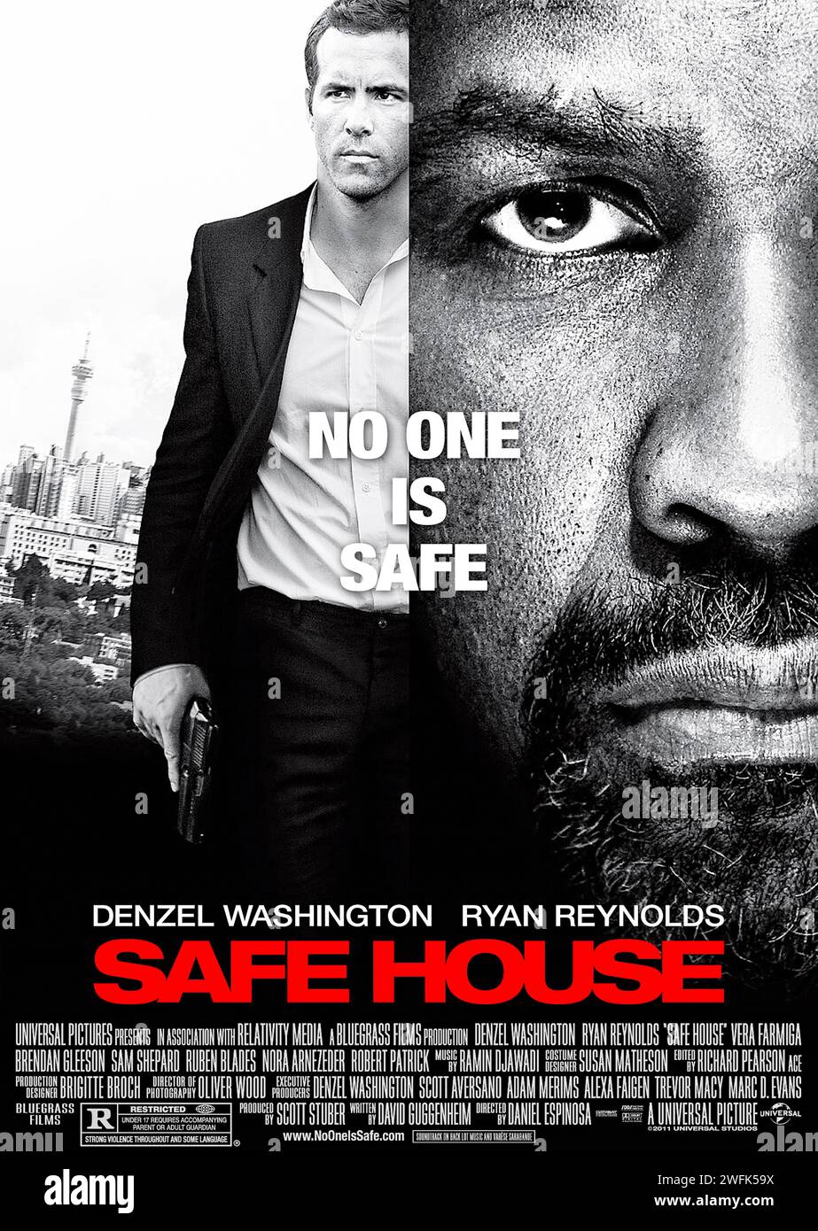 Safe House (2012) von Daniel Espinosa mit Denzel Washington, Ryan Reynolds und Robert Patrick. Ein junger CIA-Agent hat die Aufgabe, einen Flüchtling in einem sicheren Haus zu betreuen. Aber als das Unterschlupf angegriffen wird, ist er auf der Flucht. US-Poster mit einem Blatt ***NUR FÜR REDAKTIONELLE ZWECKE***. Quelle: BFA / Universal Pictures Stockfoto