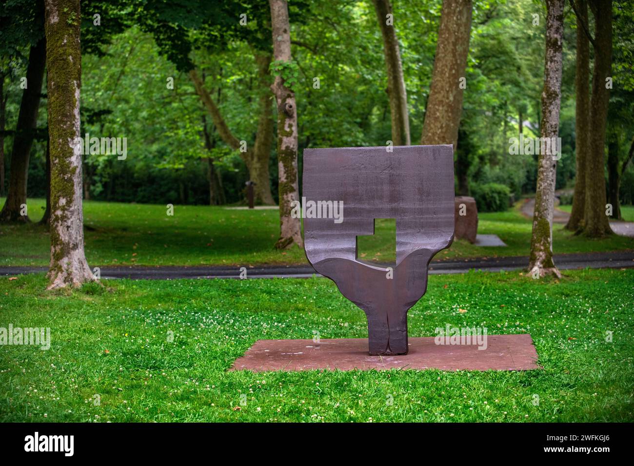 Das Chillida-Leku Museum, Skulpturen in Gärten und Wäldern des baskischen Bildhauers Eduardo Chillida, Hernani, Guipuzcoa, Baskenland, Spanien. Stockfoto