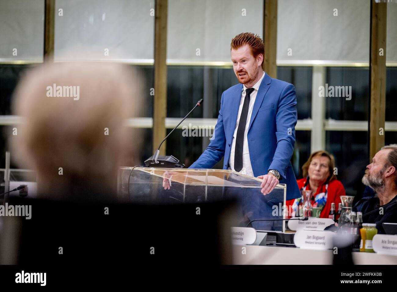 NAALDWIJK - Jasper van der Voort-Forum während einer ratstagung des gemeinderates Westland, auf der unter anderem ein Antrag zum Zerstreuungsgesetz erörtert wird. Die Mehrheit des Westland-rates hat Bedenken hinsichtlich der Umsetzung des Gesetzes, das die Aufnahme von Asylbewerbern im ganzen Land gerechter verteilen sollte. ANP ROBIN UTRECHT niederlande raus - belgien raus Stockfoto