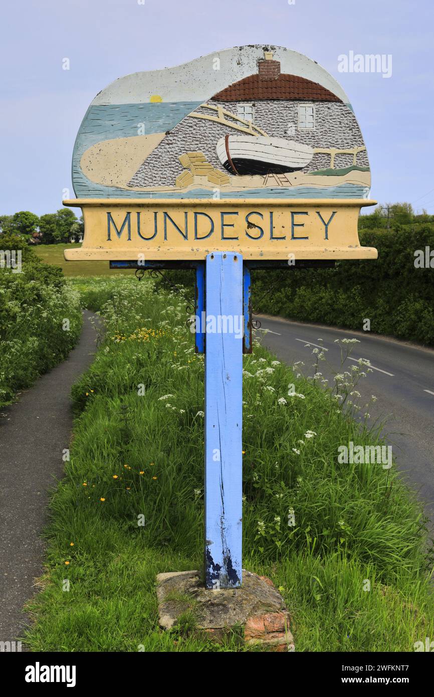 Das Mundesley Village Sign, North Norfolk, England, Großbritannien Stockfoto
