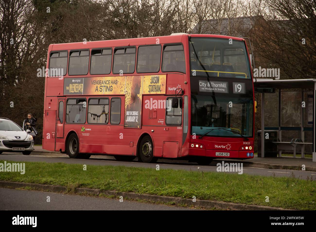 Busunternehmen Bluestar und Xelabus in Southampton, England. Die roten Busse sind ehemalige London Transporrt Busse Stockfoto