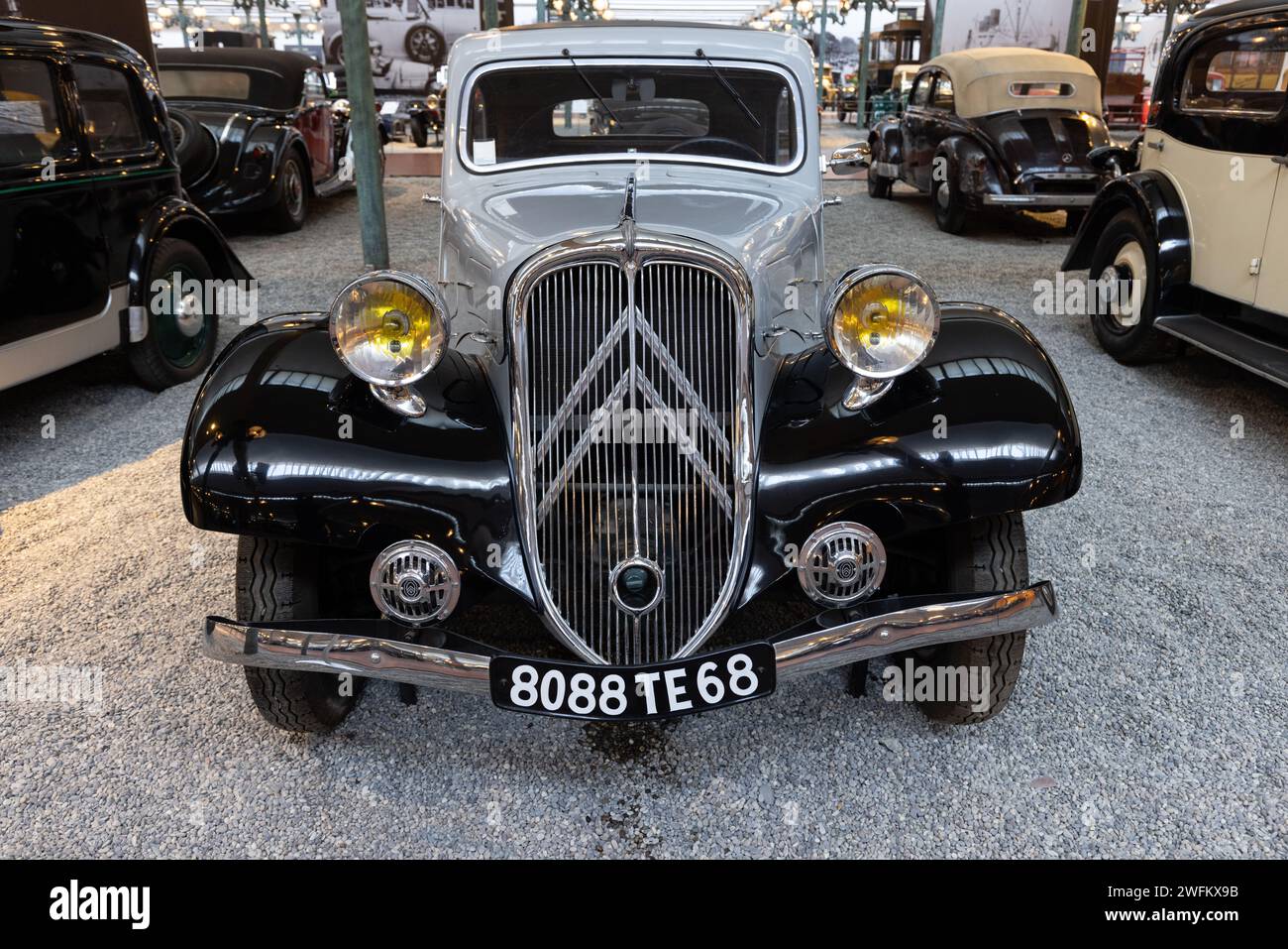 Sammlung von Oldtimern im Musée National de l'Automobile, Collection Schlumpf ist ein Automobilmuseum in Mulhouse, Frankreich. Stockfoto