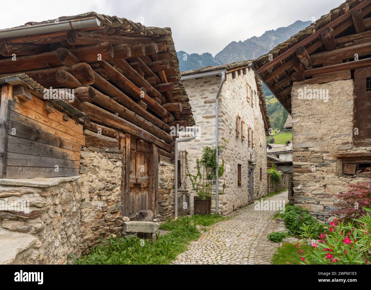 Die ländliche Architektur des Dorfes Soglio in der Bregaglia-Reihe - Schweiz. Stockfoto