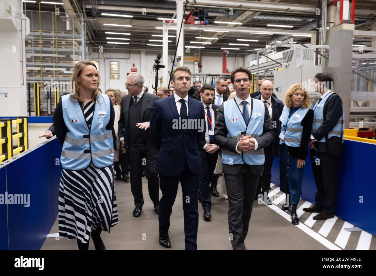 Lund, Schweden. Januar 31, 2024. Der französische Präsident Emmanuel Macron und der schwedische König Carl XVI Gustaf besuchten am 31. Januar 2024 das Industriestandort des schwedischen Schwerindustrieherstellers Alfa Laval in Lund, Schweden. Der französische Präsident Emmanuel Macron besucht Schweden zu einem zweitägigen Staatsbesuch. Foto: Jacques Witt/Pool/ABACAPRESS.COM Credit: Abaca Press/Alamy Live News Stockfoto