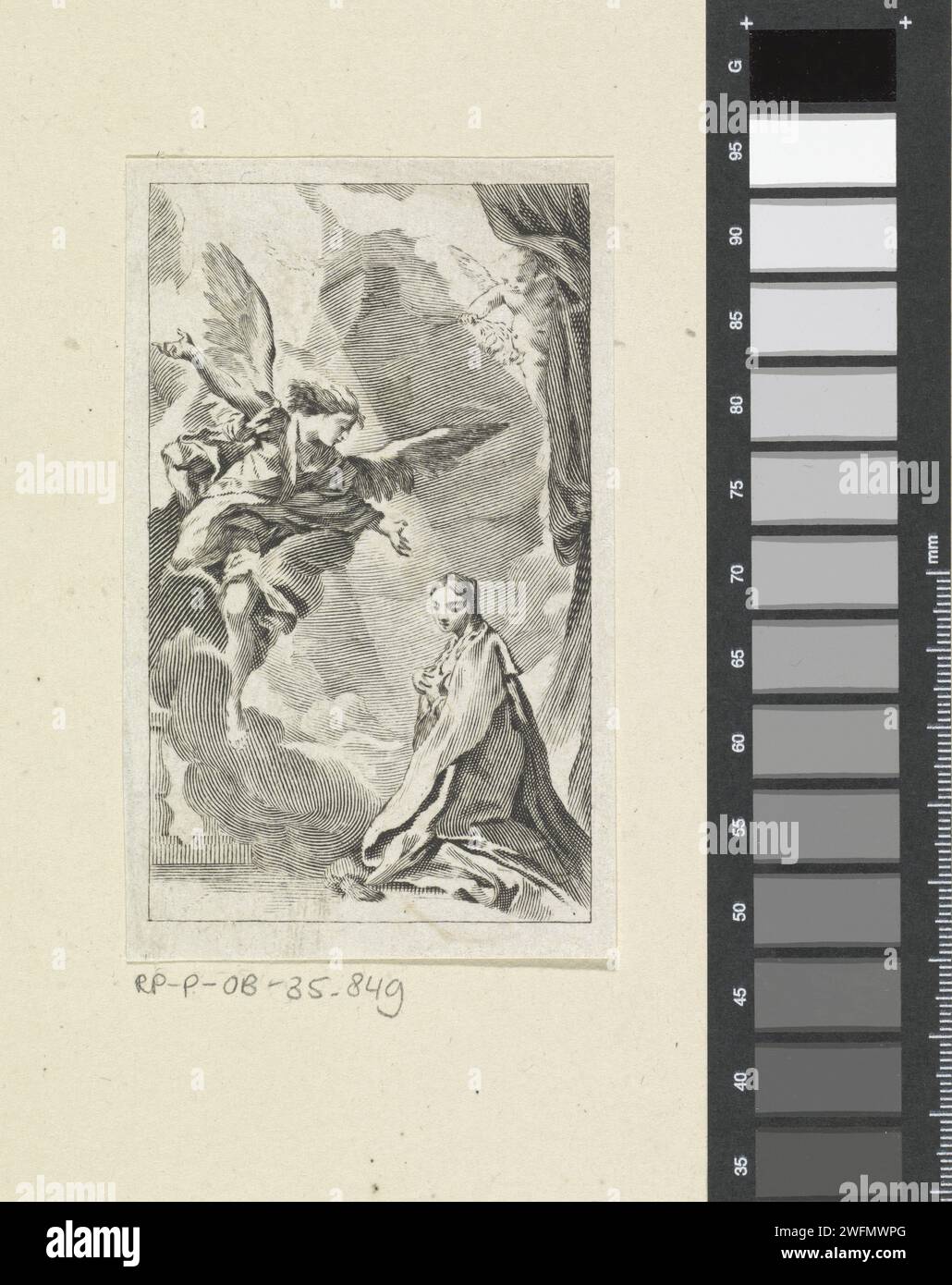 Annunciatie, Giovanni Cattini (zugeschrieben), 1740 Druck der Engel Gabriël proklamiert, aus dem Himmel auf einer Wolke kommend, die Geburt Christi an die kniende Maria. Druckerei: ItalienVerlag: VeniceVenedig Papier Radieren / Gravieren die Verkündigung: Maria, die normalerweise liest, wird vom Engel besucht (manchmal hört eine Frau das Gespräch) Stockfoto