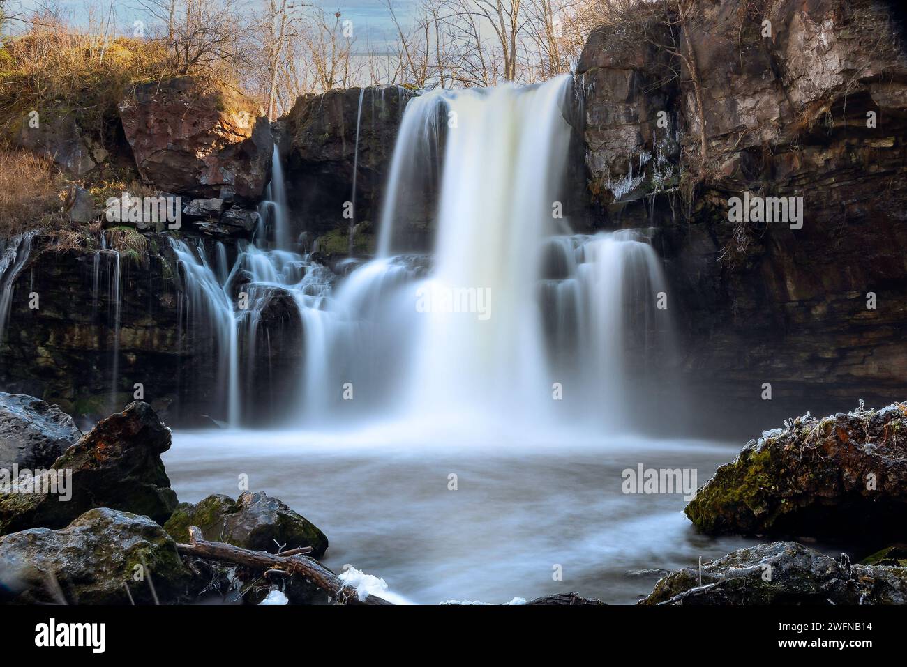 Majestätischer Wasserfall im Norden von NY, Akron Falls Park Stockfoto