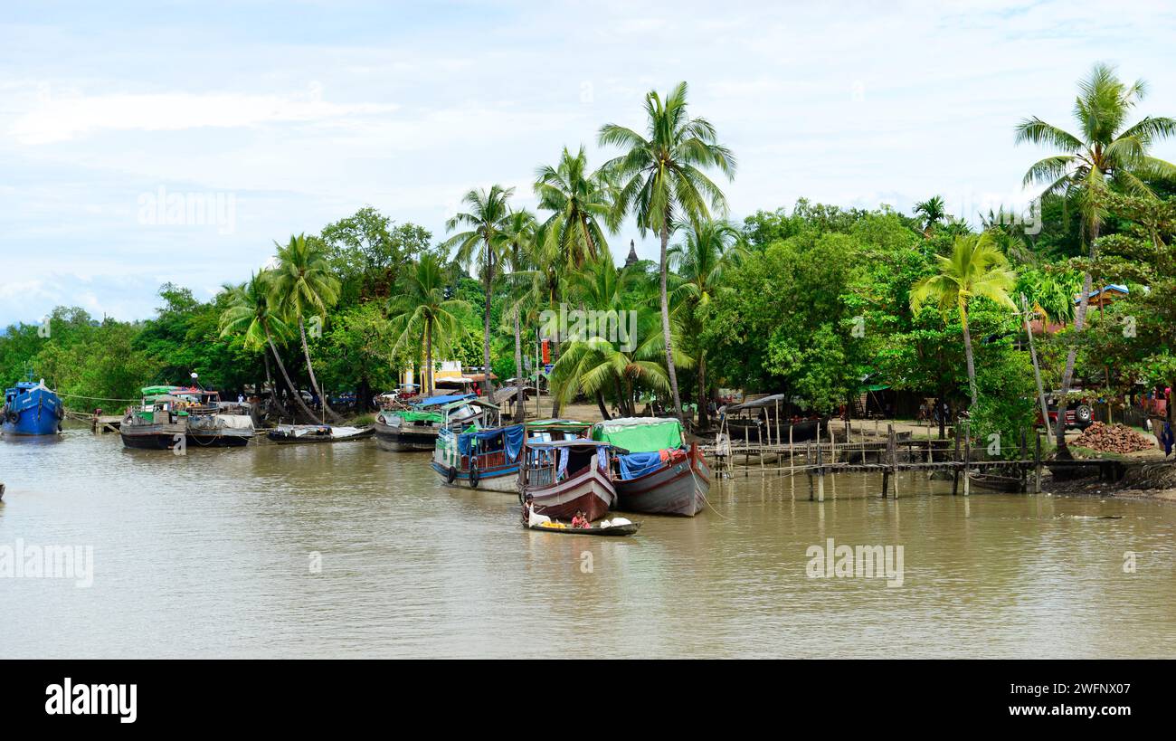Das Leben an den kleinen Flüssen um Mrauk-U im Bundesstaat Rakhine, Myanmar. Stockfoto