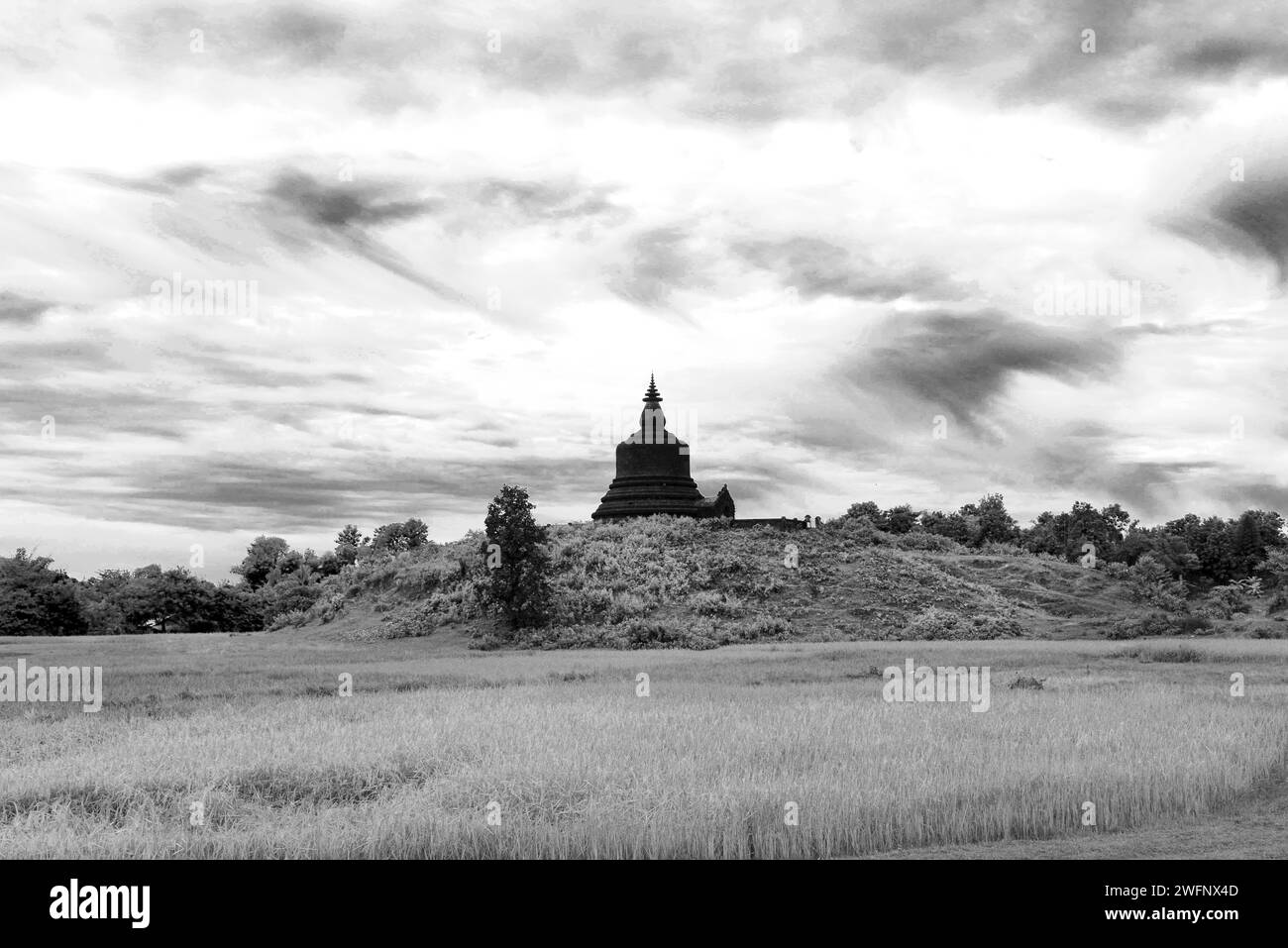 Die West-Myatazaung-Pagode in Mrauk U, Rakhine, Myanmar. Stockfoto