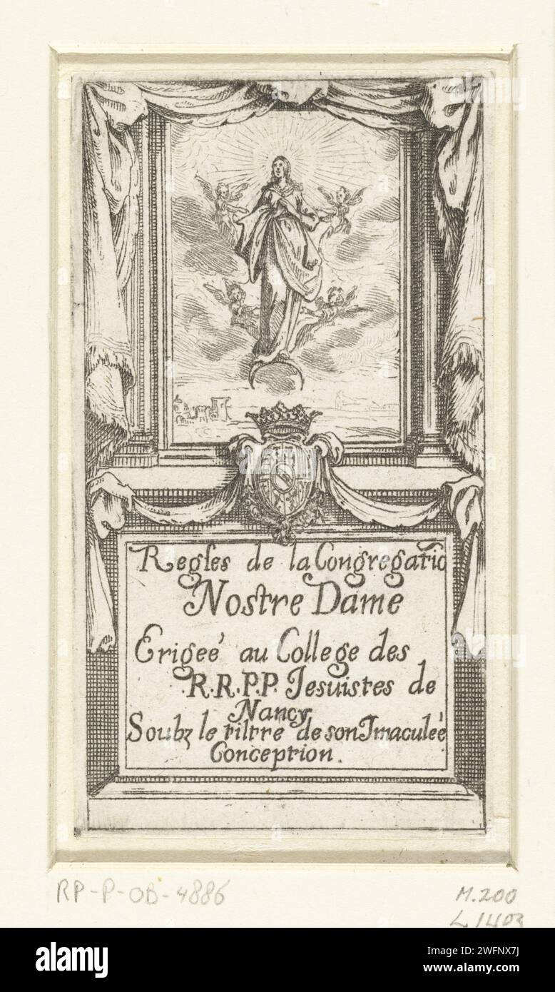 Titelblad voor 'Regles de la Congregation of our Dame, Jacques Callot, 1634 gedruckte Cartouche mit französischem Text, darüber ein Wappen und eine Darstellung der Maria auf einem Halbmond umgeben von Engeln. Nancy Papier ätzt Titelseite. „Immaculata“, „Purisima“: Maria, die normalerweise auf einem Halbmond steht und vom Himmel absteigt, von der ursprünglichen Sünde befreit ist (manchmal eine trampelnde Schlange). Madonna auf der Mondsichel (manchmal Himmelskönigin genannt) (auf Mandorla). Waffenlager, Heraldik Stockfoto