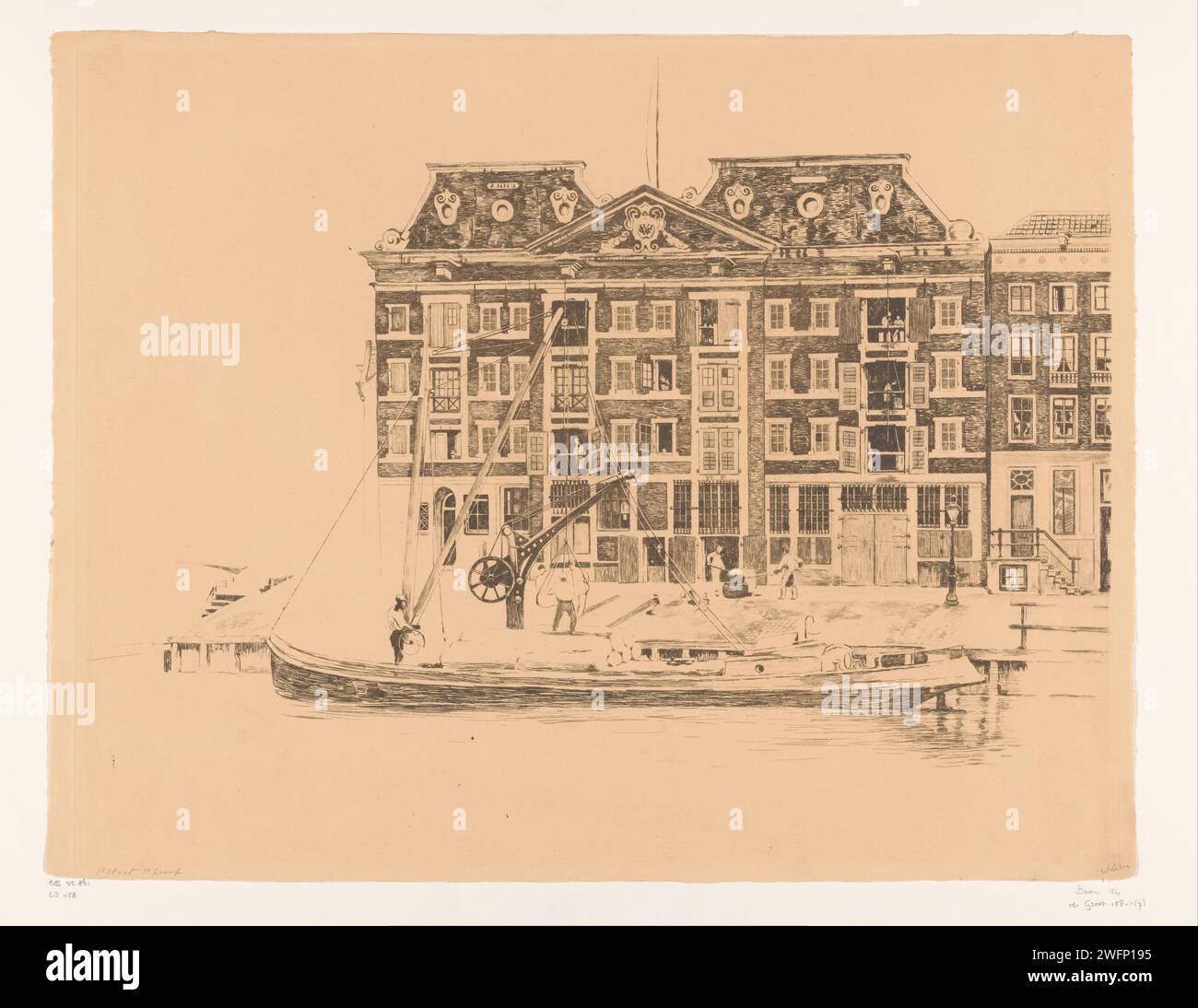 Blick auf die Fassade des Lagers des WIC von Oudeschans, Willem Witsen, ca. 1911 - ca. 1912 Druckpapierätzlager ( Hafen). Dockkran. Kanäle, Gewässer (in der Stadt) Westindianer Stockfoto