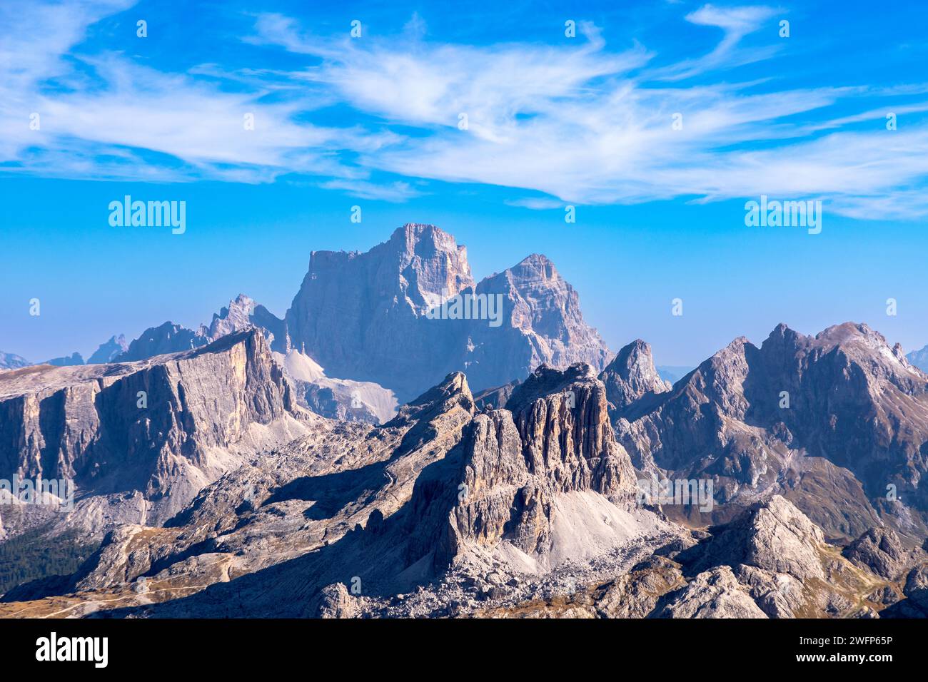 Blick vom Gipfel des Lagazuoi zum Pelmo Berg, dolomiten, Italien Stockfoto