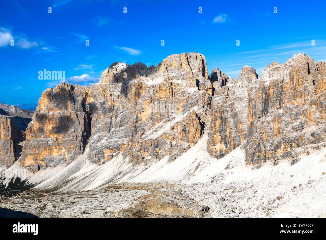 Blick vom Gipfel des Lagazuoi zu den Gipfeln Faniss, dolomiten, Italien Stockfoto