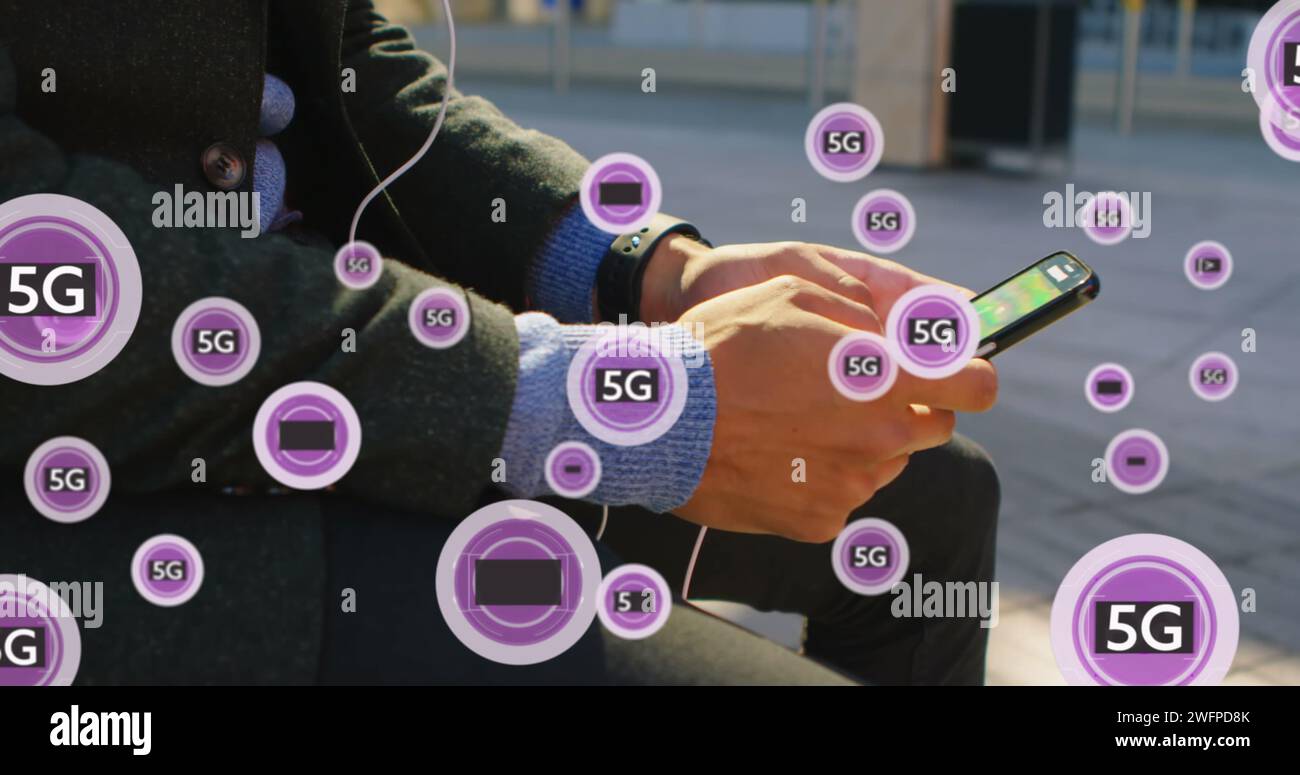 Bild von 5g-Texten über kaukasischen Geschäftsmann mit Smartphone Stockfoto