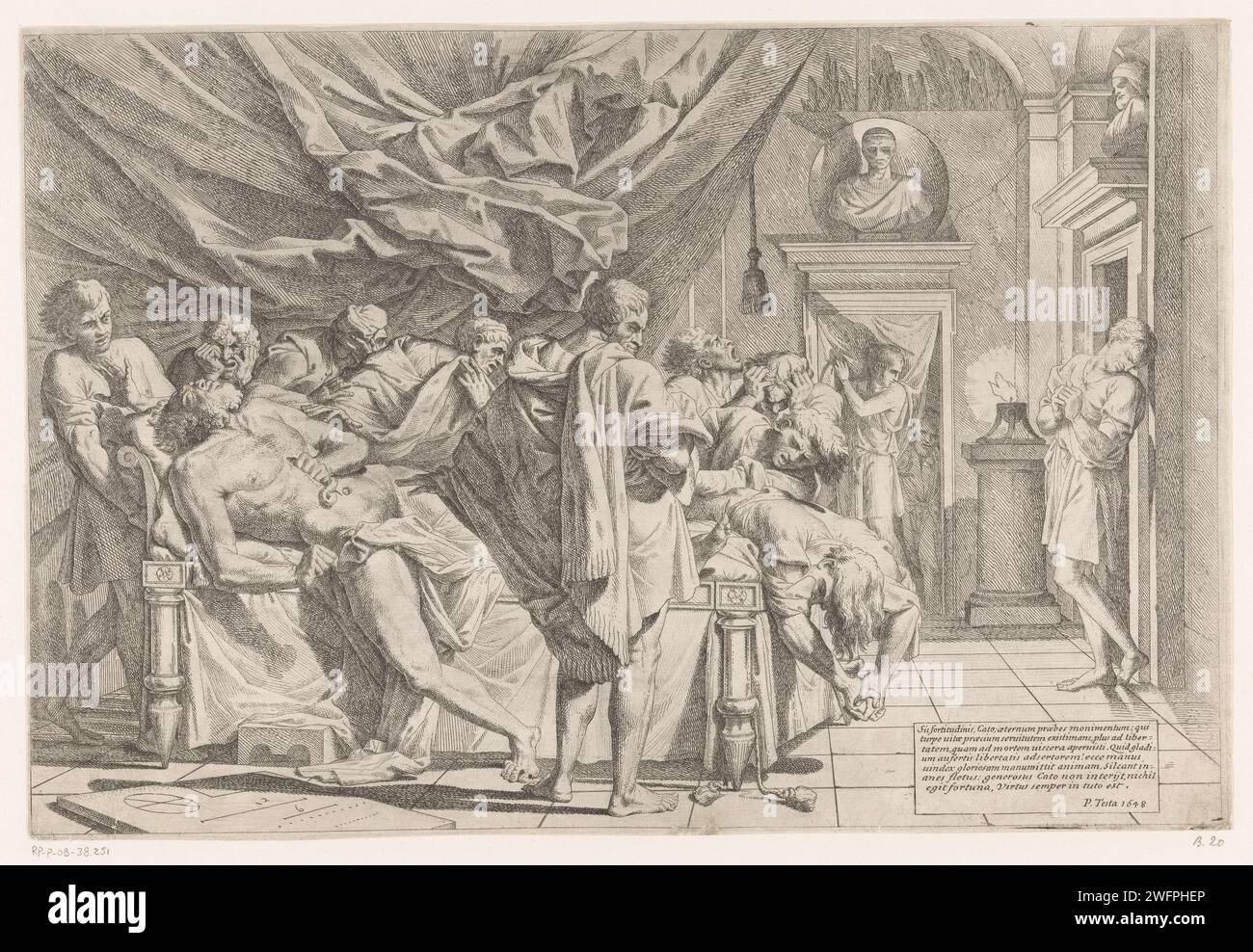 Dood Van Cato, Pietro Testa, 1648 Druck der Staatsmann Cato hat sich in seinem Schlafzimmer durchbohrt. Auf einem Bett liegend, zieht er Eingeweide aus seinem Körper. Eine Gruppe umstehender Uhren. Sieben Zeilen lateinischer Text am unteren Rand. Italien Papier ätzt den Tod von Marcus Porcius Cato dem Jüngeren mit dem Namen Uticensis: Er sticht sich auf seine Couch, nachdem er Platons Phaedo gelesen hat; er kann gesehen werden, wie er seine Eingeweide herausreißt Stockfoto