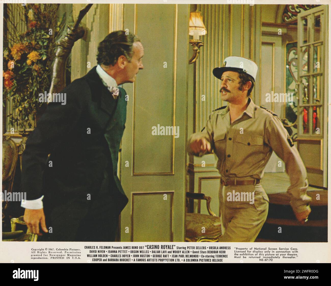 Casino Royale David Niven Agent James Bond in der wilden psychedelischen Spoof. Mit Peter Sellers, Ursula Andress und Orson Welles Stockfoto