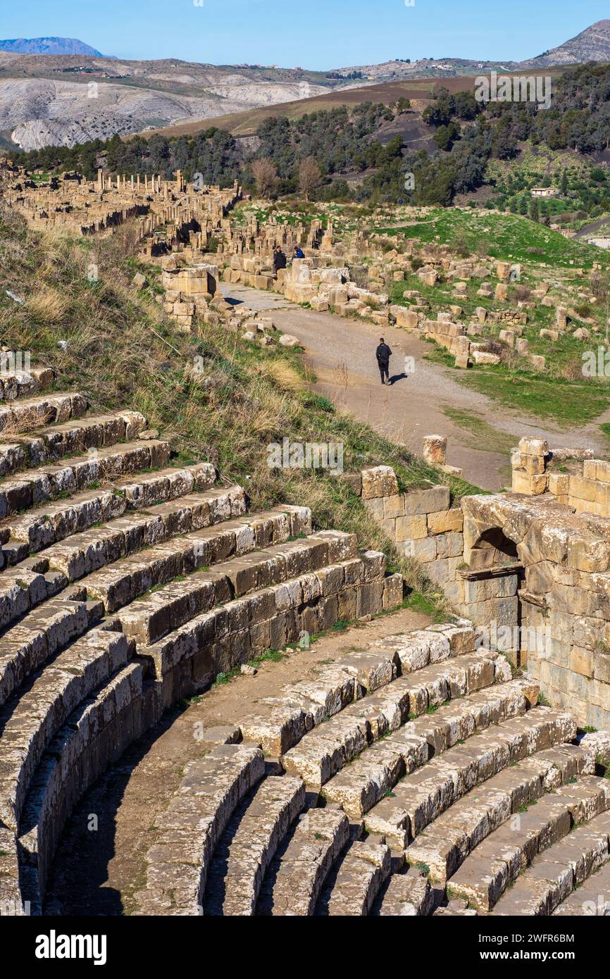 Römische Theatertreppen der antiken römischen Stadt Djemila in Setif, Algerien. UNESCO-Weltkulturerbe. Stockfoto
