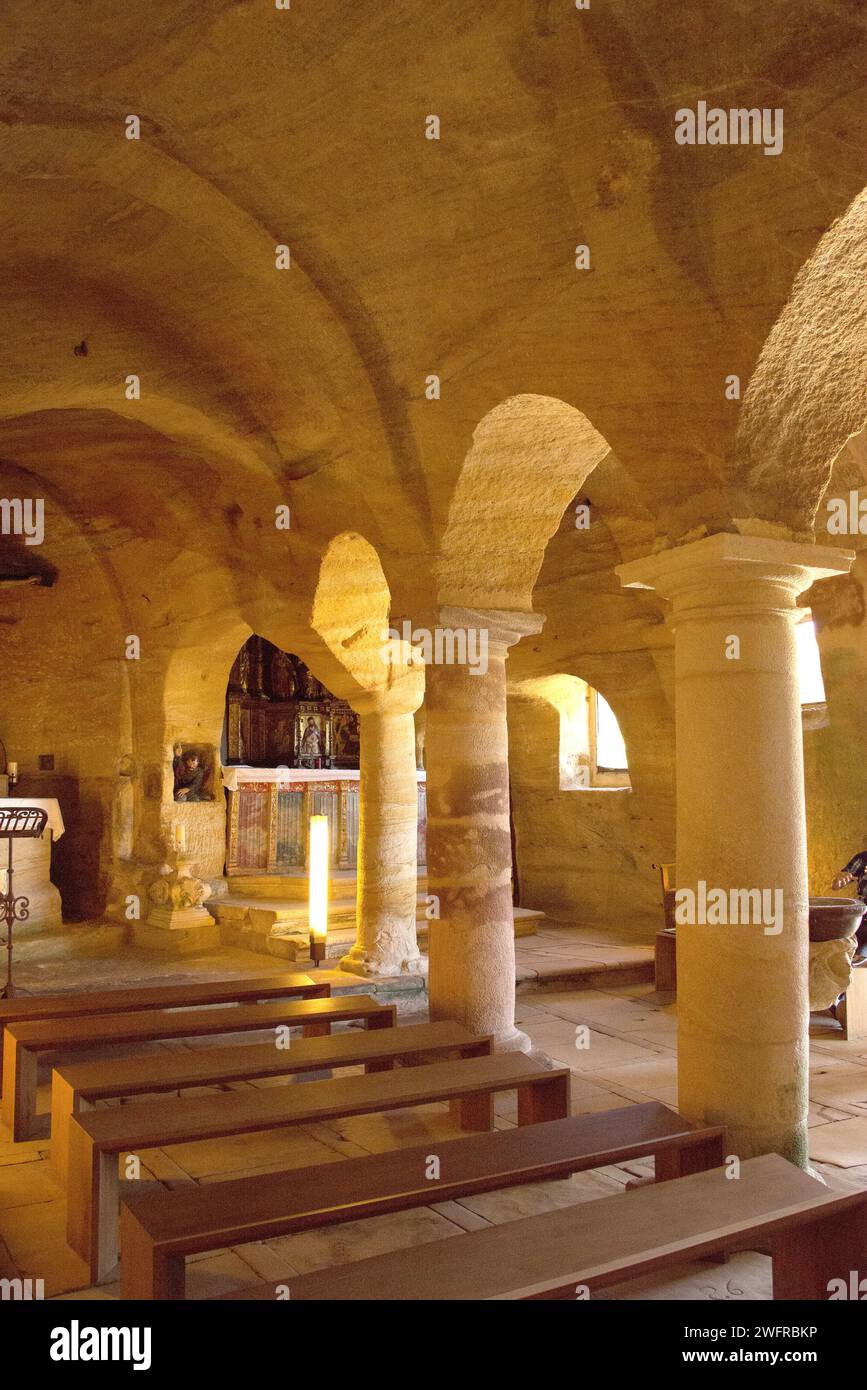 Santos Justo y Pastor Einsiedelei ist eine Höhlenkirche aus dem 9. Jahrhundert. Olleros de Pisuerga, Provinz Palencia, Castilla y Leon, Spanien. Stockfoto