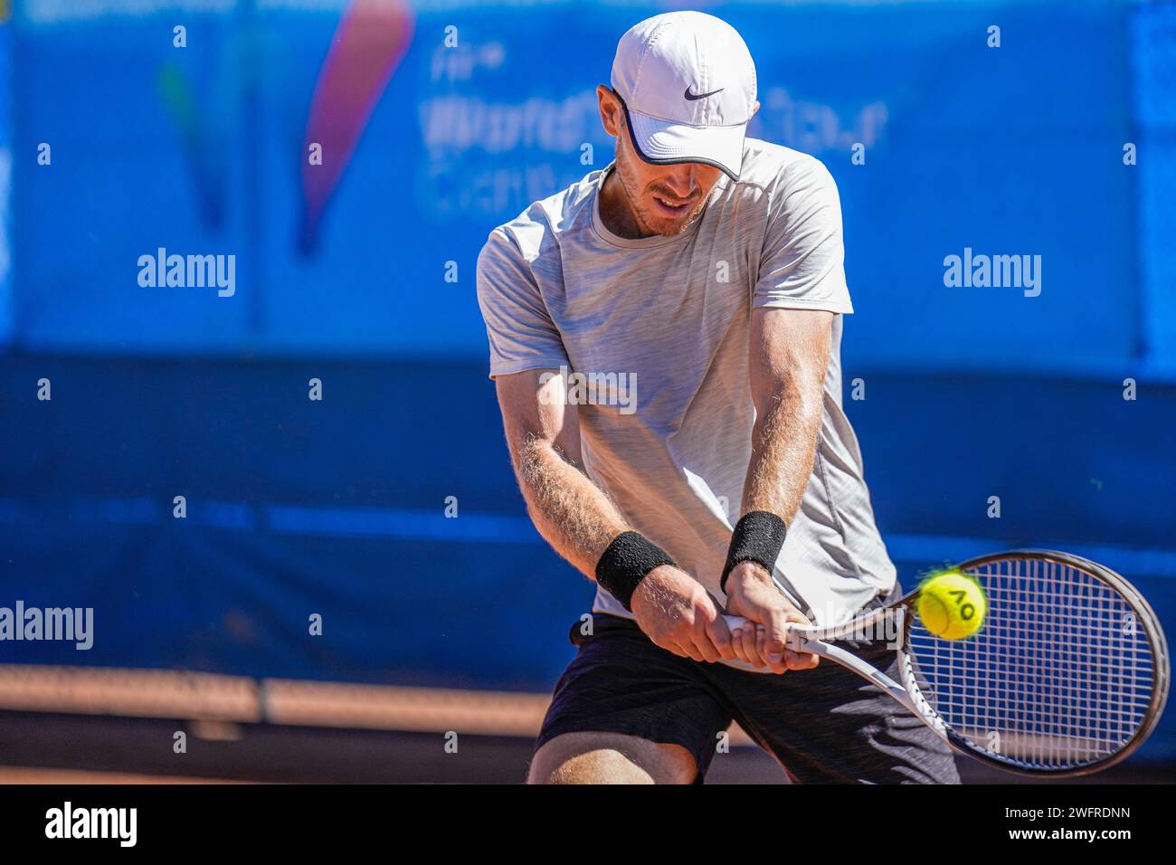 Colin Sinclair von den Nördlichen Marianen in Aktion während des Viertelfinals des ITF M25 Canberra Claycourt International #1 Turniers 2023 Stockfoto