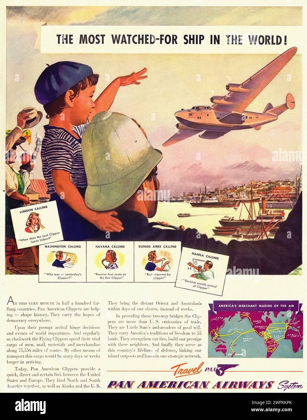 „DAS MEISTBEWACHTE SCHIFF DER WELT!“ „Le navire le plus attendu au Monde!“ Dies ist eine Vintage-Werbung für Pan American Airways während des Zweiten Weltkriegs Die Werbung zeigt eine große Illustration eines Flugzeugs von Pan American Airways, das über einen Hafen fliegt und von unten beobachtet wird. Die Werbung enthält auch eine Weltkarte mit verschiedenen Routen und Zielen. Der Stil der Werbung ist typisch für diese Zeit, mit kräftigen Farben. - Amerikanische Werbung, Ära des Zweiten Weltkriegs Stockfoto